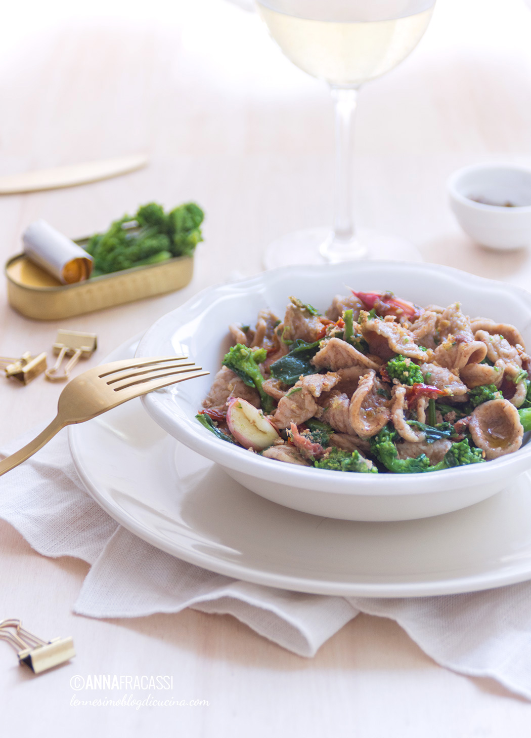 Orecchiette di grano arso con cime di rapa e acciughe ...