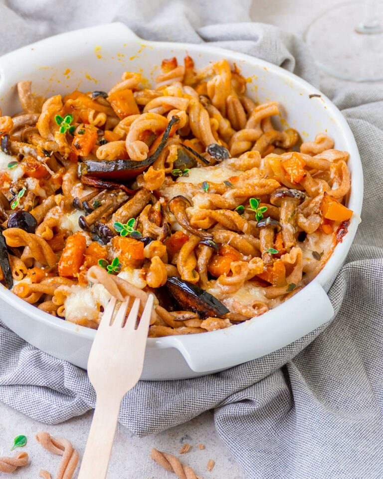 Pasta al forno con zucca, funghi e primosale