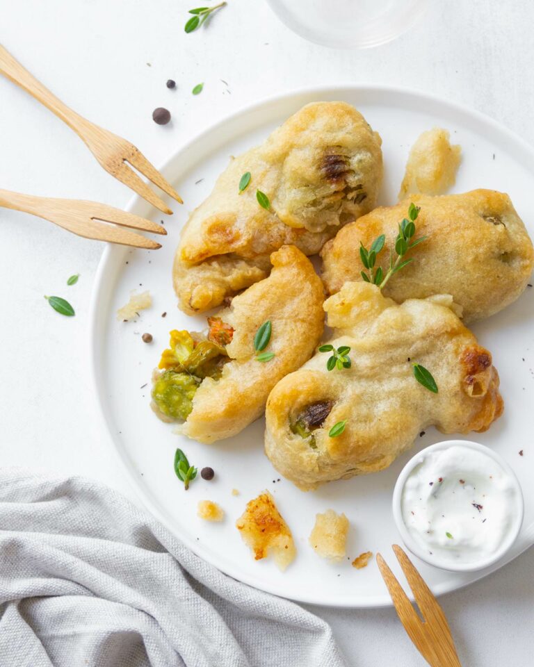 Fiori di zucca ripieni con alici e mozzarella