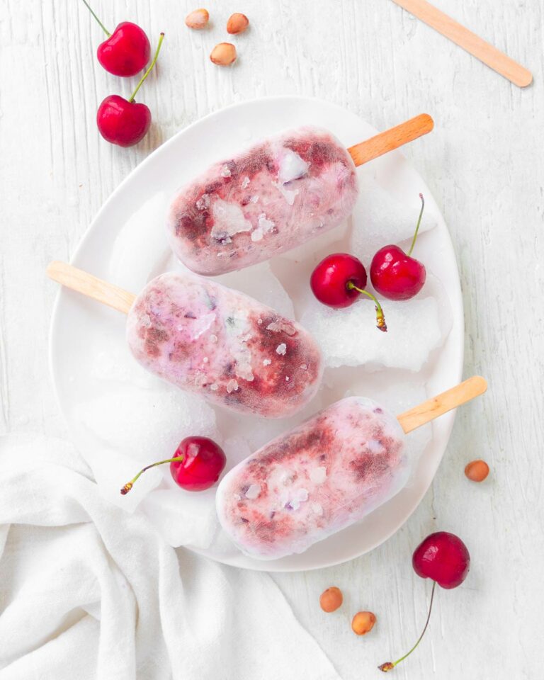 Gelato su stecco fatto in casa: una delizia vegan alla ciliegia