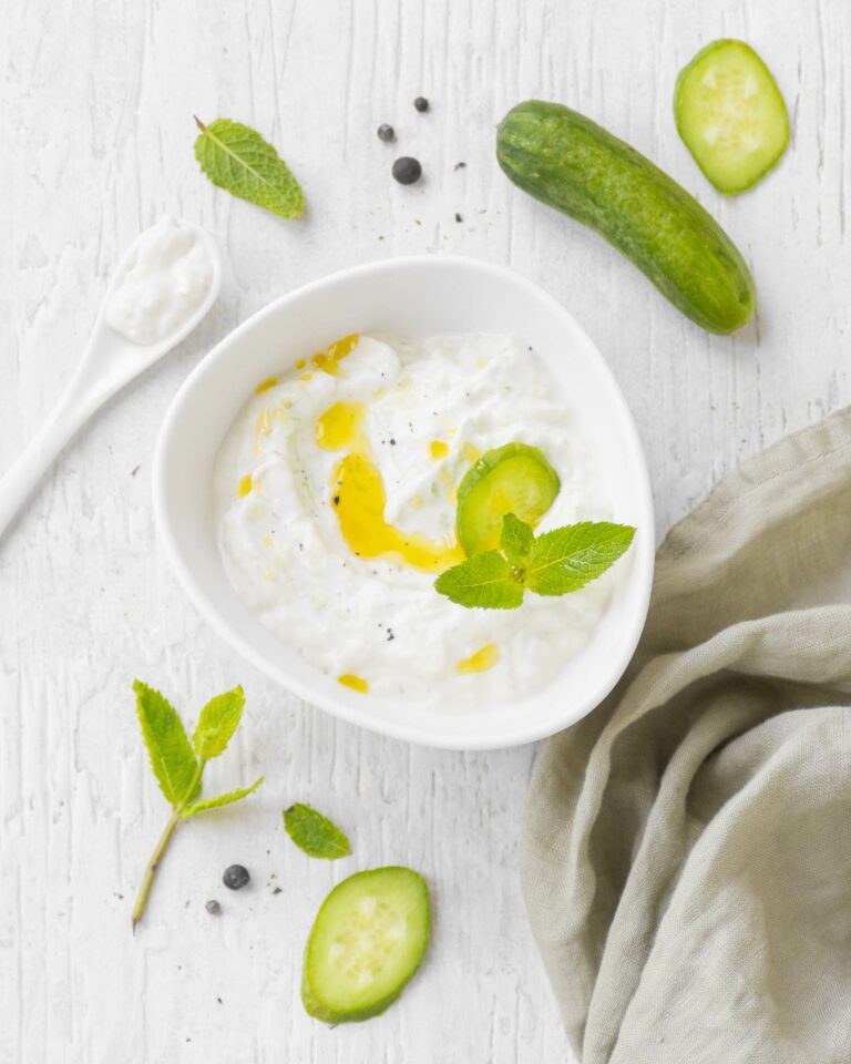 tzatziki: la salsa greca con yogurt e cetriolo